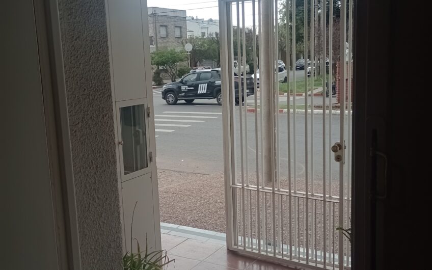 Avenida Edison esquina Alberdi