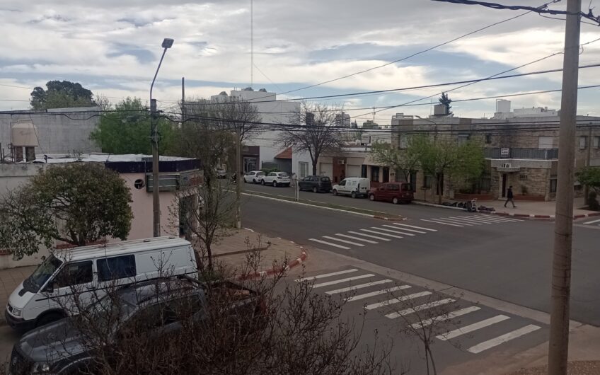 Avenida Edison esquina Alberdi