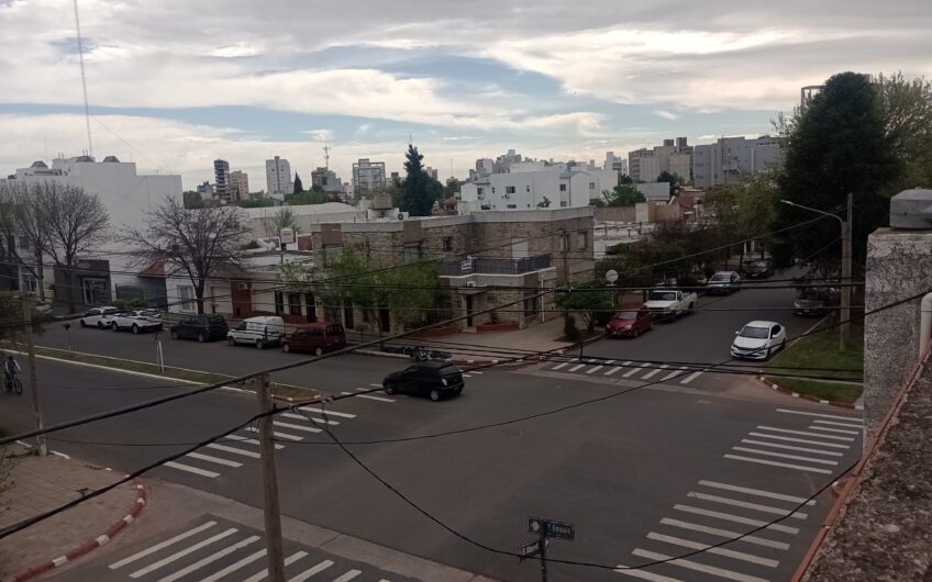 Avenida Edison esquina Alberdi