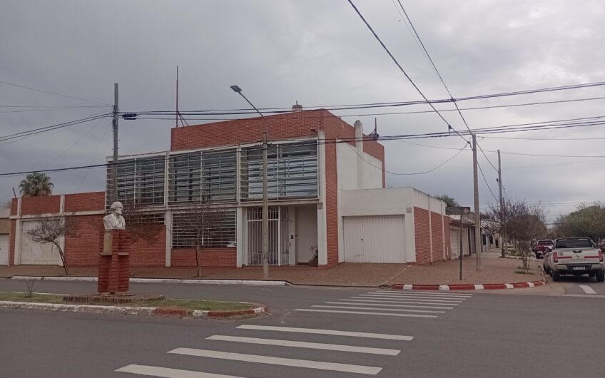 Avenida Edison esquina Alberdi