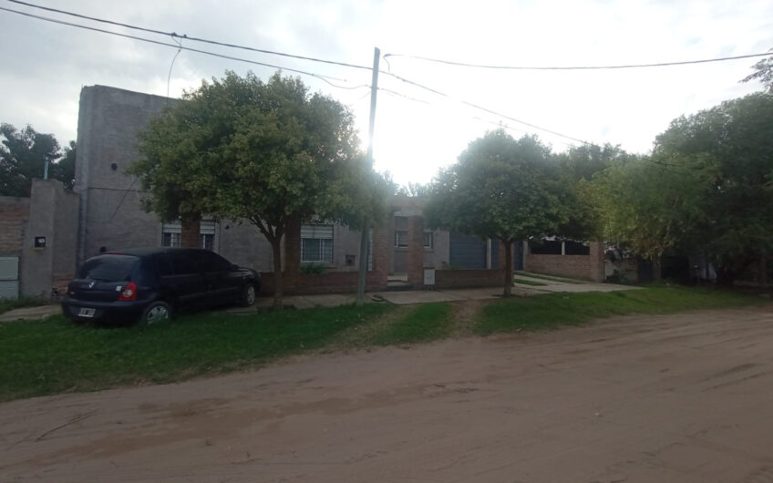 Casa quinta amplia zona quintas ruta 35, sobre Jones 2625