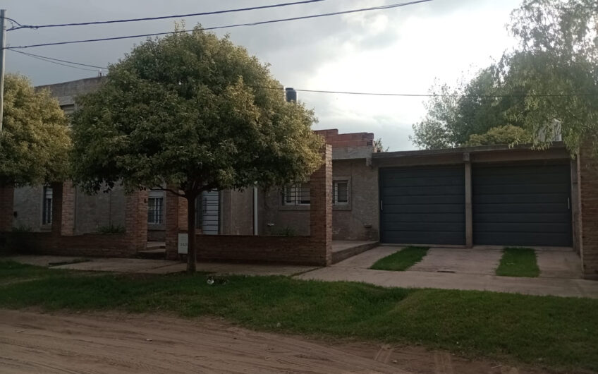 Casa quinta amplia zona quintas ruta 35, sobre Jones 2625