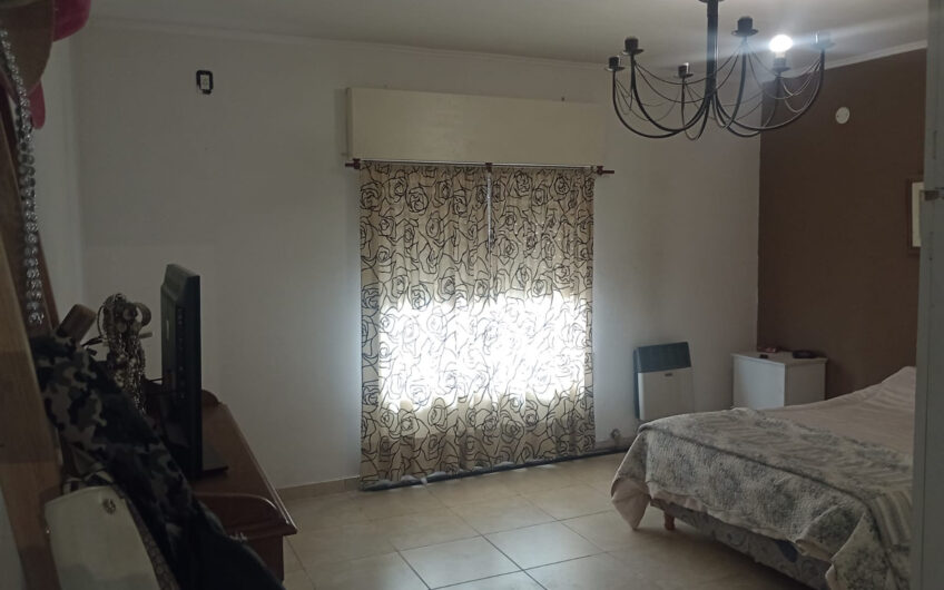 Casa quinta amplia zona quintas ruta 35, sobre Jones 2625