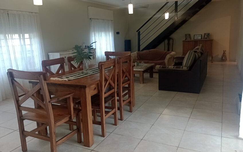 Casa quinta amplia zona quintas ruta 35, sobre Jones 2625