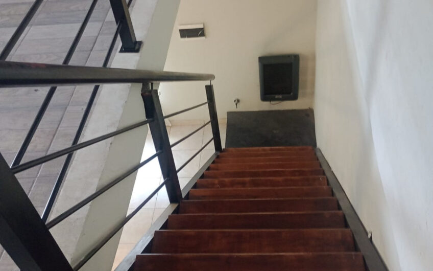 Casa quinta amplia zona quintas ruta 35, sobre Jones 2625