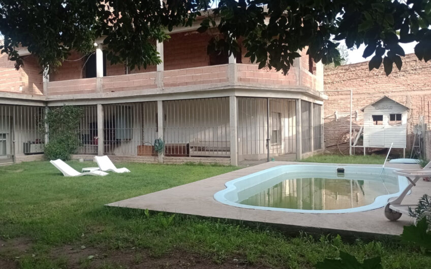 Casa quinta amplia zona quintas ruta 35, sobre Jones 2625