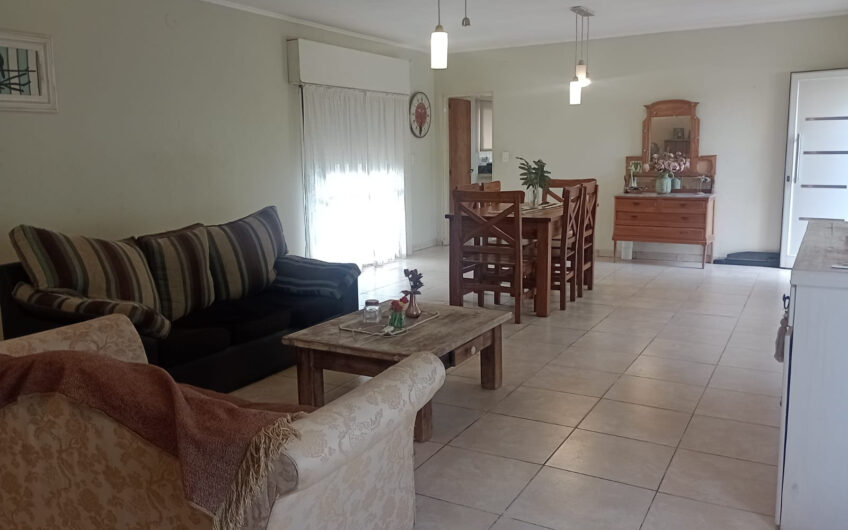 Casa quinta amplia zona quintas ruta 35, sobre Jones 2625