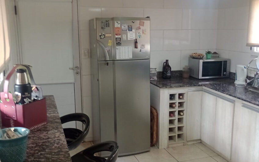 Casa quinta amplia zona quintas ruta 35, sobre Jones 2625