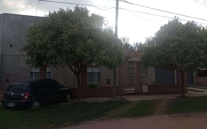 Casa quinta amplia zona quintas ruta 35, sobre Jones 2625
