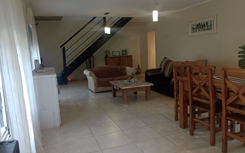Casa quinta amplia zona quintas ruta 35, sobre Jones 2625