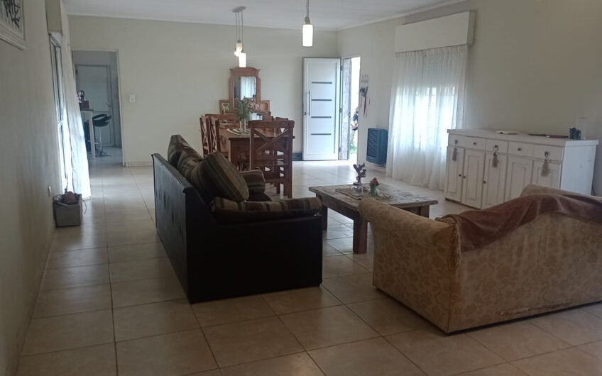 Casa quinta amplia zona quintas ruta 35, sobre Jones 2625
