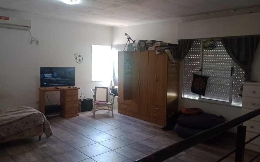Casa quinta amplia zona quintas ruta 35, sobre Jones 2625