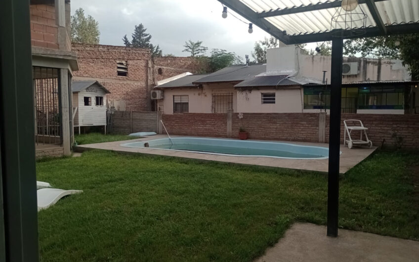 Casa quinta amplia zona quintas ruta 35, sobre Jones 2625