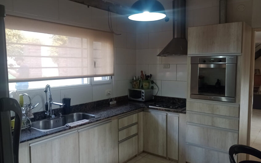 Casa quinta amplia zona quintas ruta 35, sobre Jones 2625