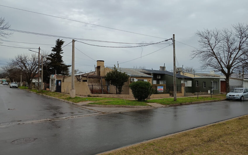 Avda. Perón 1855 esquina Mistral