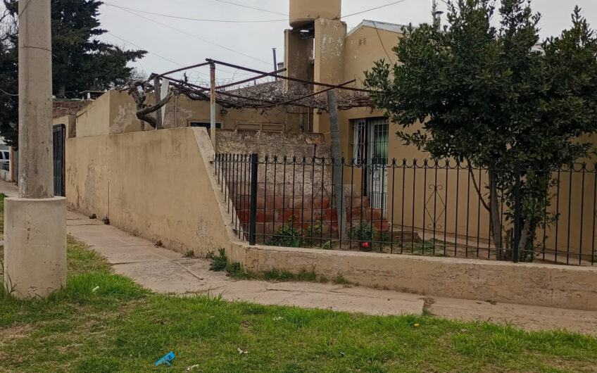 Avda. Perón 1855 esquina Mistral