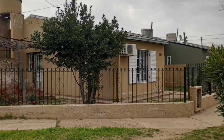Avda. Perón 1855 esquina Mistral